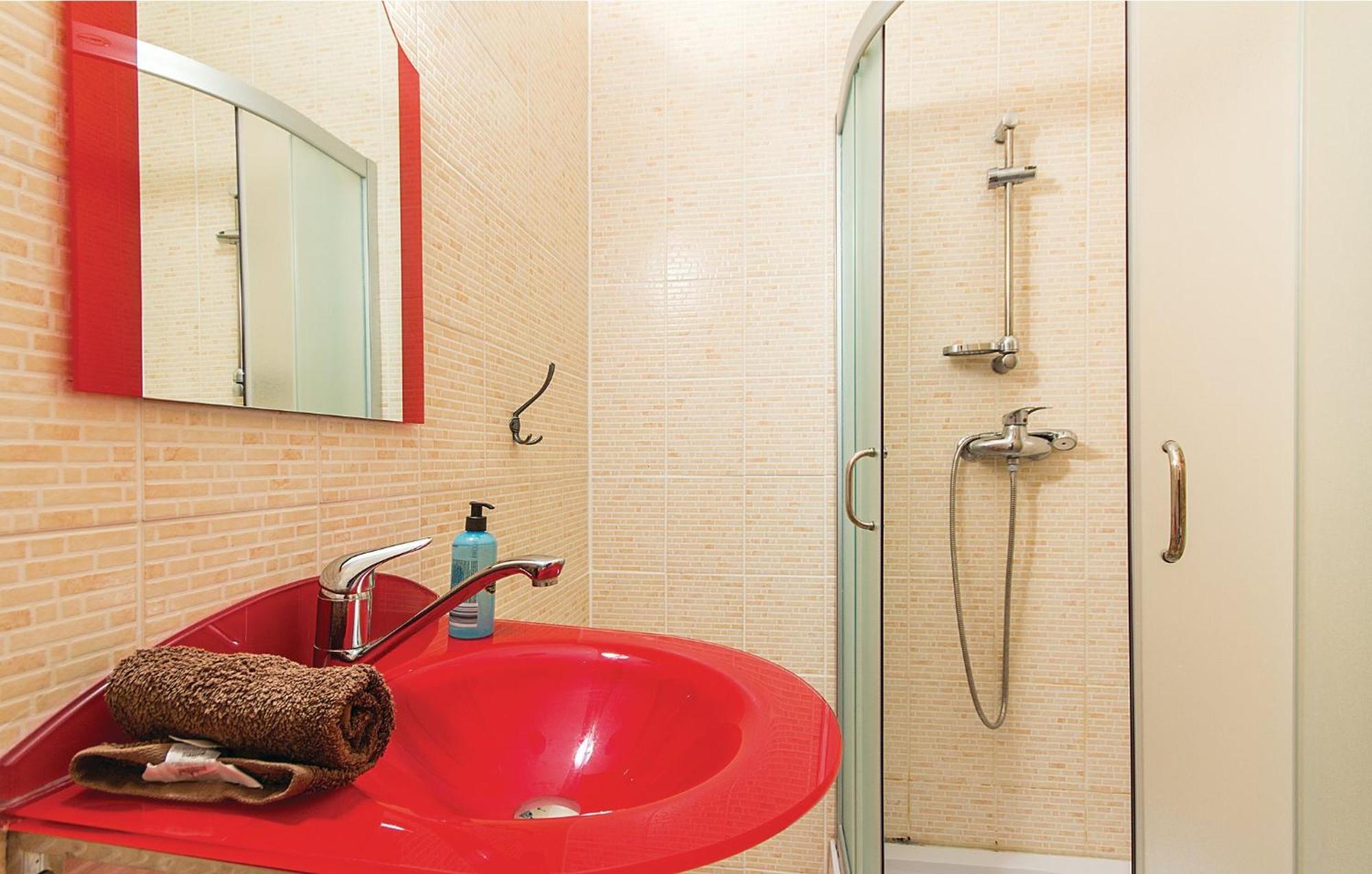7 Bedroom Stunning Home In Ližnjan מראה חיצוני תמונה