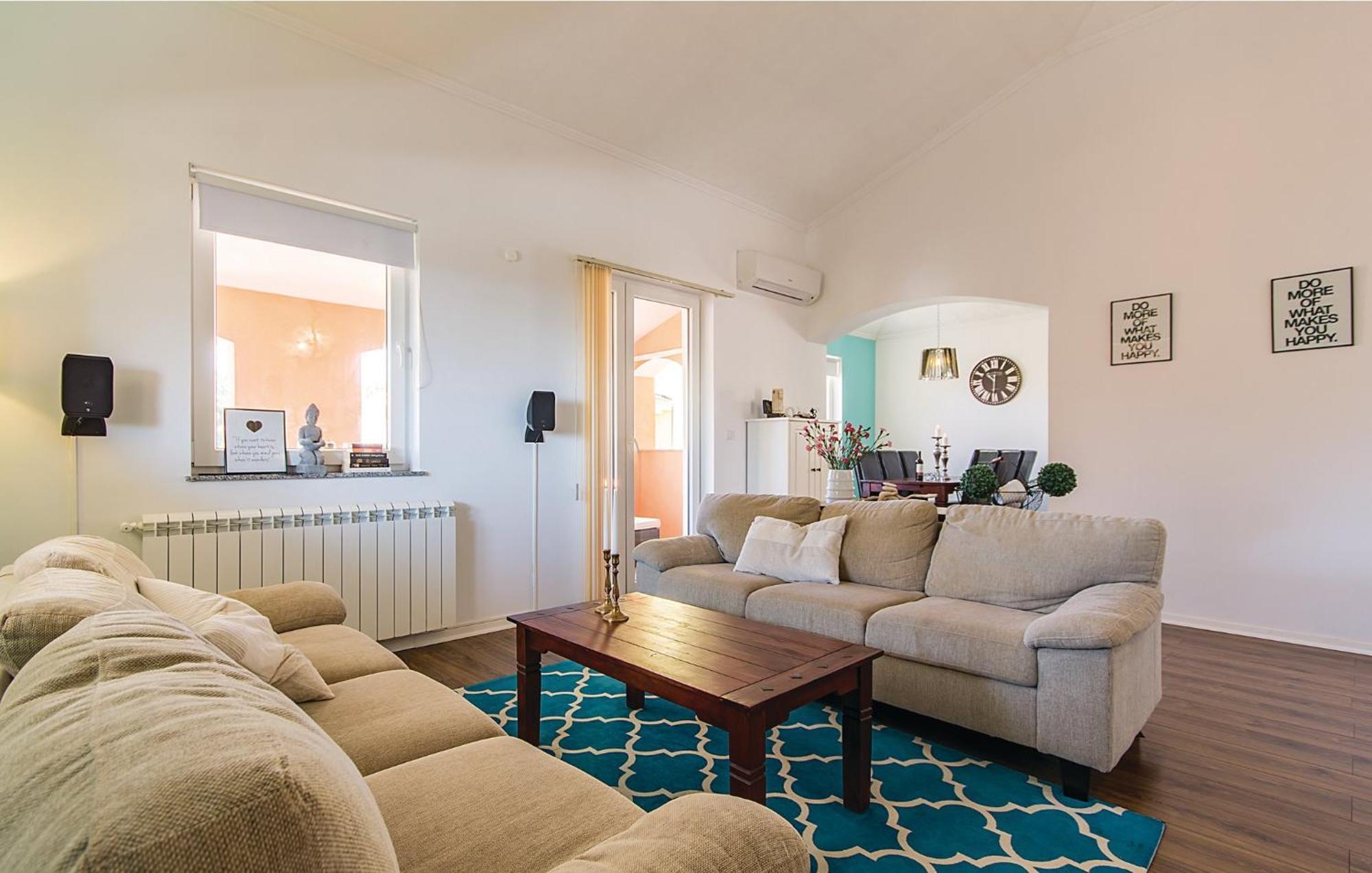 7 Bedroom Stunning Home In Ližnjan מראה חיצוני תמונה
