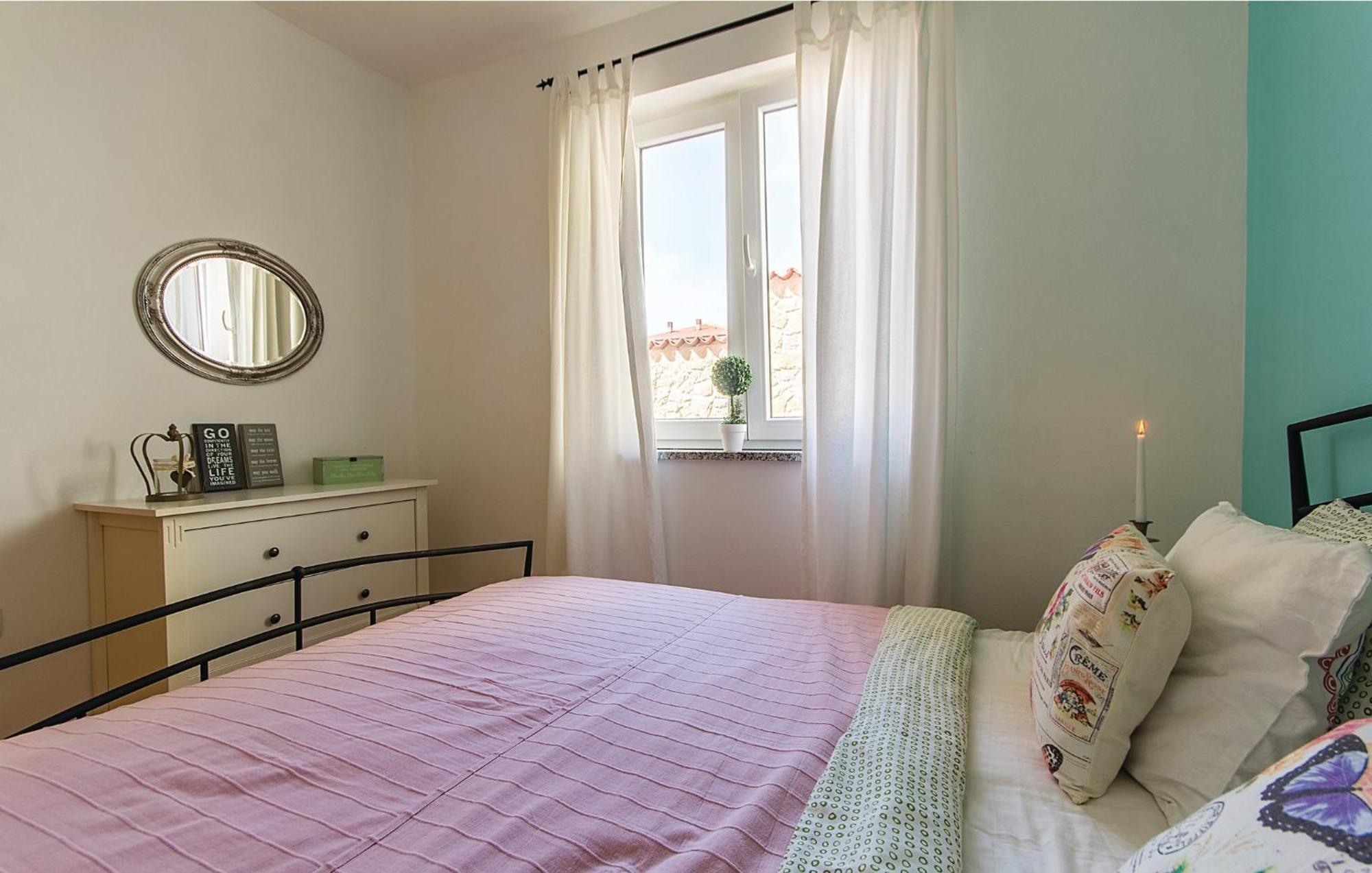 7 Bedroom Stunning Home In Ližnjan מראה חיצוני תמונה