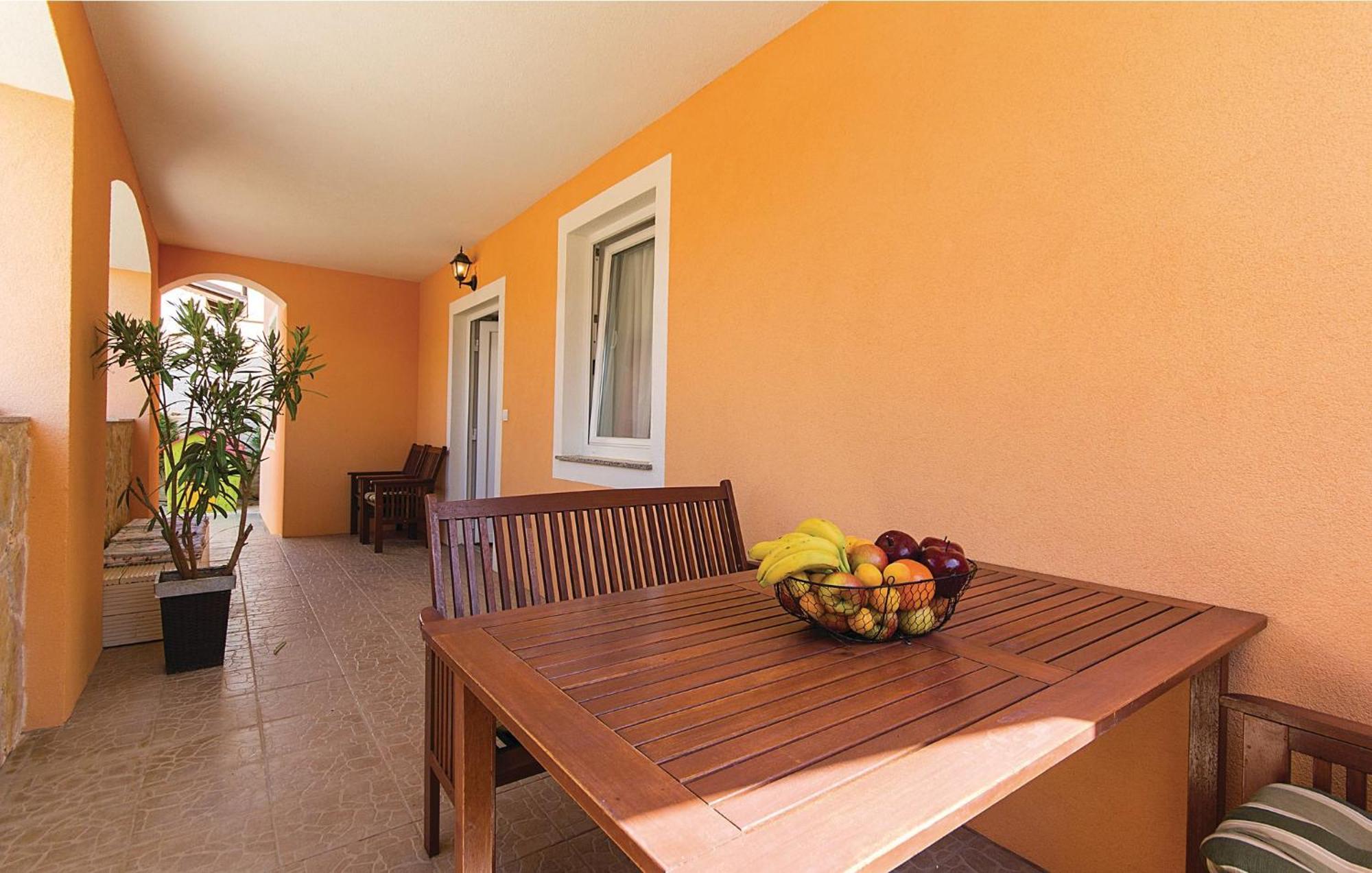 7 Bedroom Stunning Home In Ližnjan מראה חיצוני תמונה