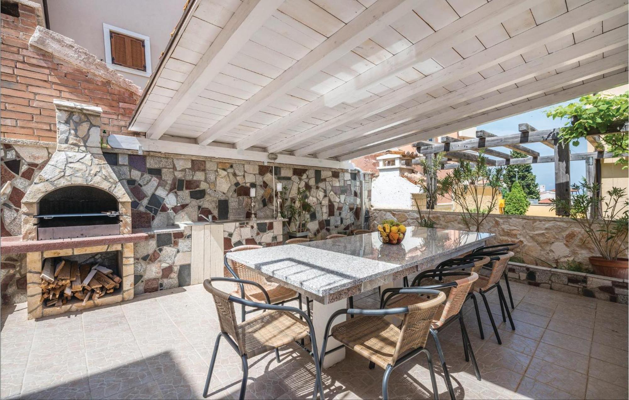 7 Bedroom Stunning Home In Ližnjan מראה חיצוני תמונה